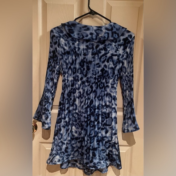 Women’s Sunny Leigh Blue & Black Ruffled Top Size Small - Picture 4 of 4